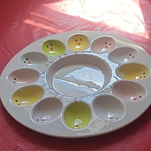 Charming Egg Plate with Chick Design - Picture 1 of 2